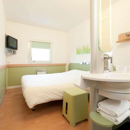 Ibis Budget Saint-Quentin Centre Gare Exterior foto