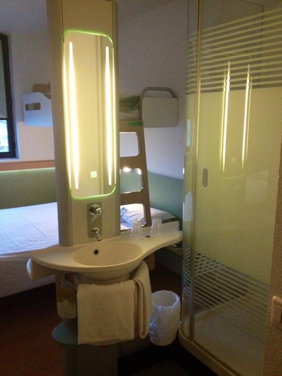 Ibis Budget Saint-Quentin Centre Gare Exterior foto