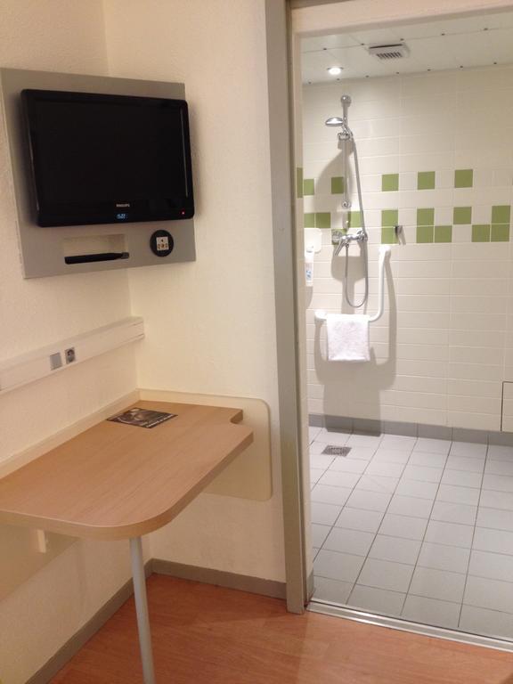 Ibis Budget Saint-Quentin Centre Gare Exterior foto