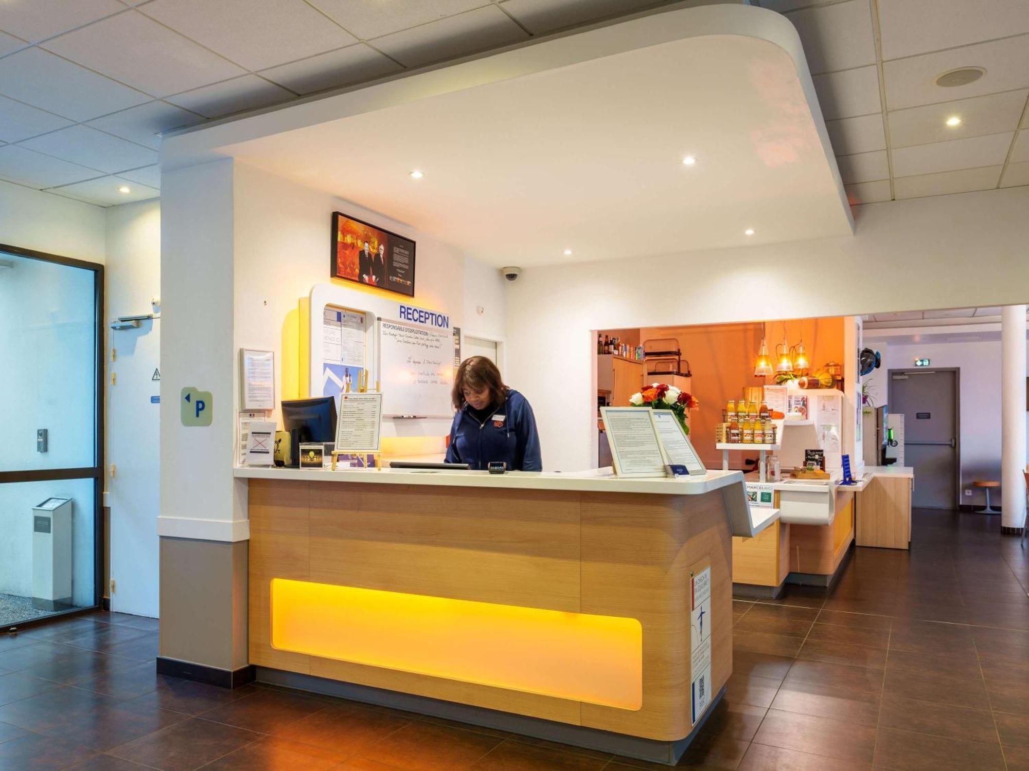 Ibis Budget Saint-Quentin Centre Gare Exterior foto