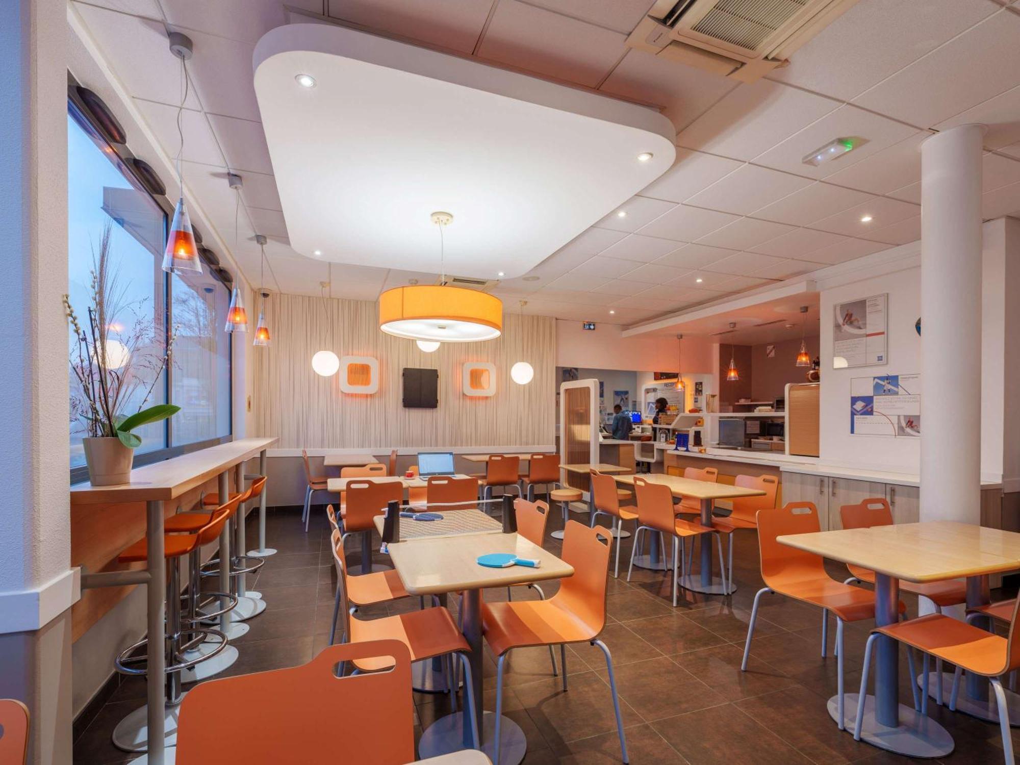Ibis Budget Saint-Quentin Centre Gare Exterior foto