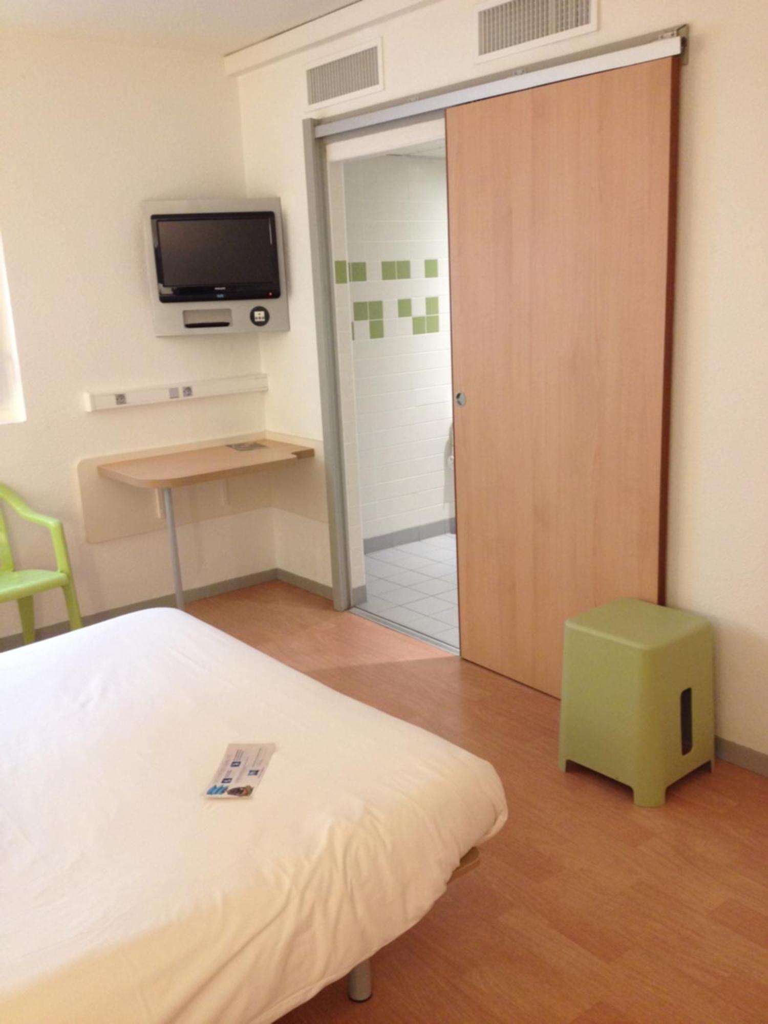 Ibis Budget Saint-Quentin Centre Gare Exterior foto