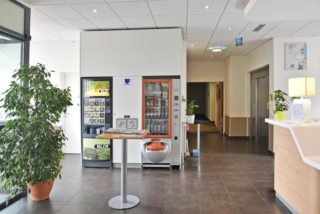 Ibis Budget Saint-Quentin Centre Gare Exterior foto