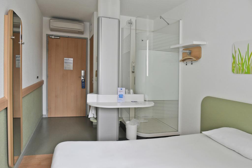 Ibis Budget Saint-Quentin Centre Gare Exterior foto