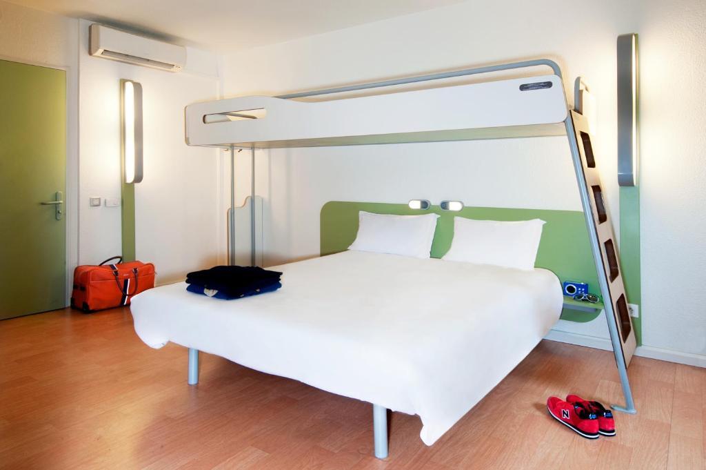 Ibis Budget Saint-Quentin Centre Gare Exterior foto