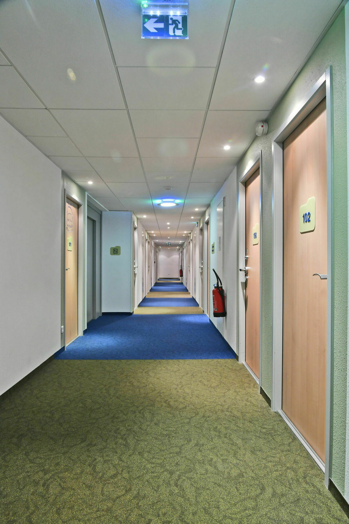 Ibis Budget Saint-Quentin Centre Gare Exterior foto