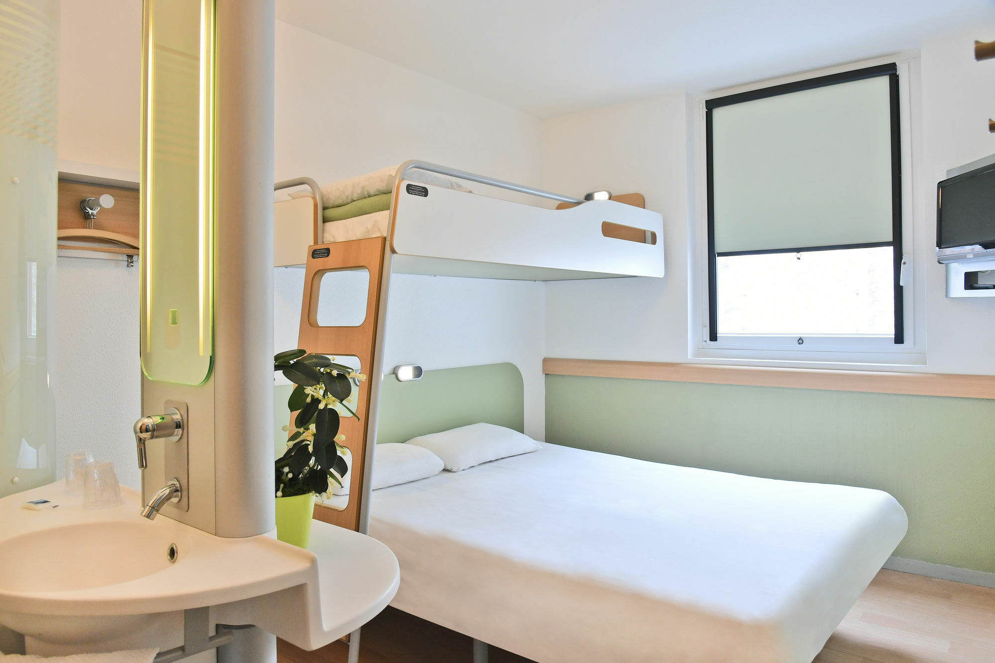 Ibis Budget Saint-Quentin Centre Gare Exterior foto