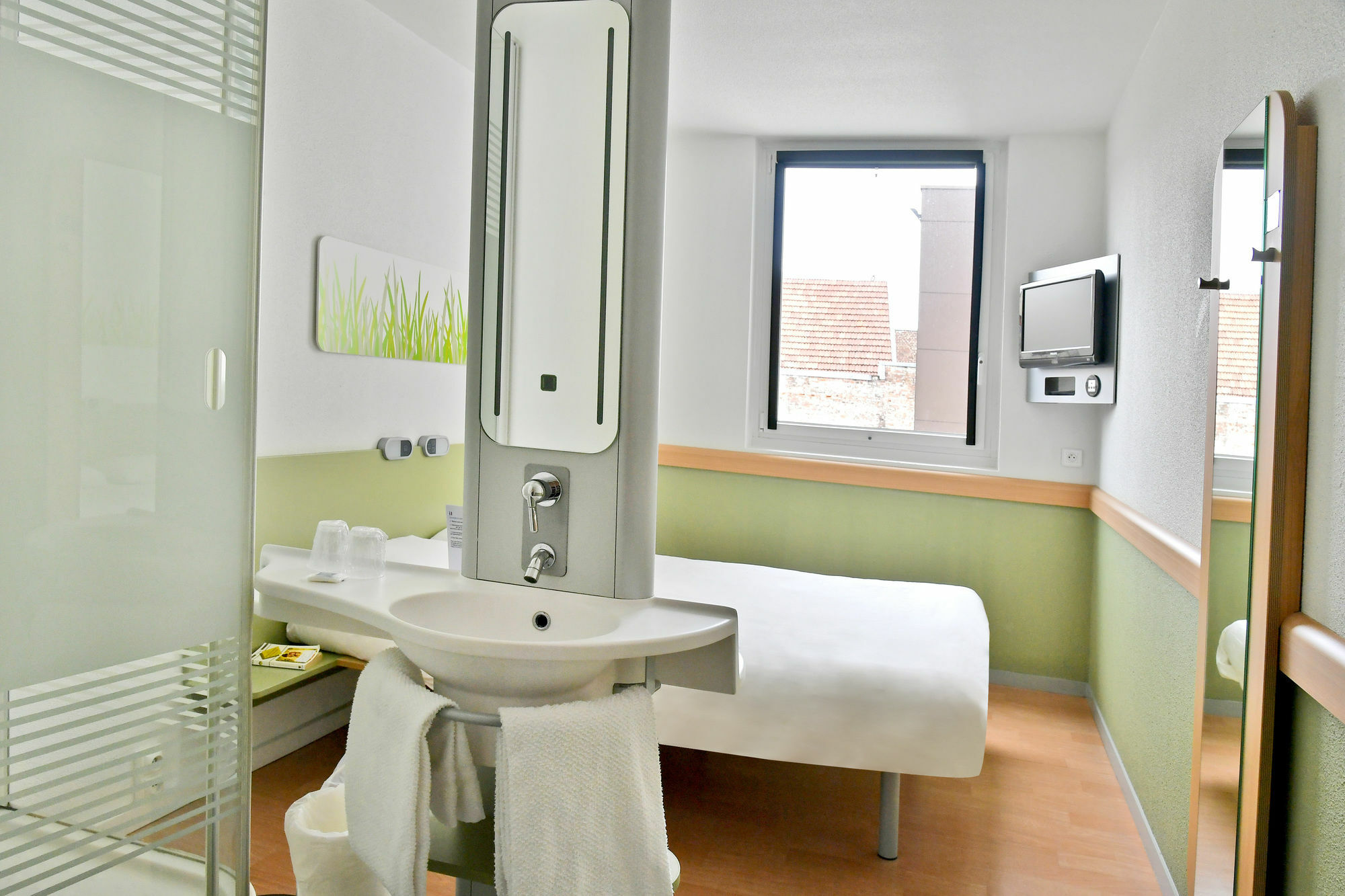 Ibis Budget Saint-Quentin Centre Gare Exterior foto